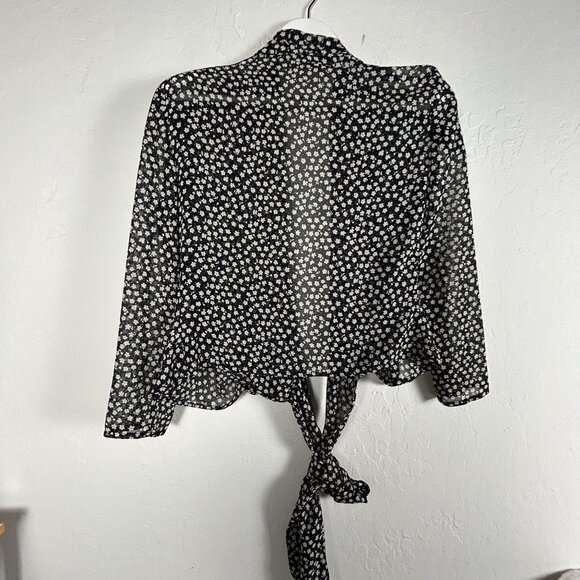 Vintage Jaeger Black White Floral Print Tie-Front Blouse Top Lightweight Casual - Picture 2 of 7